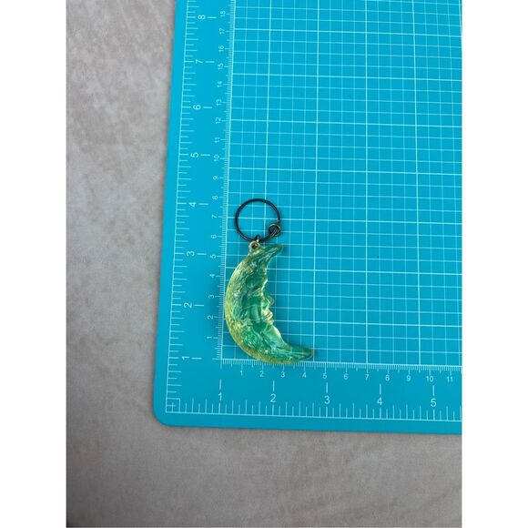 Vintage Celestial Lucite Pale Yellow Moon Keychain Bag Charm MCM - Picture 4 of 5